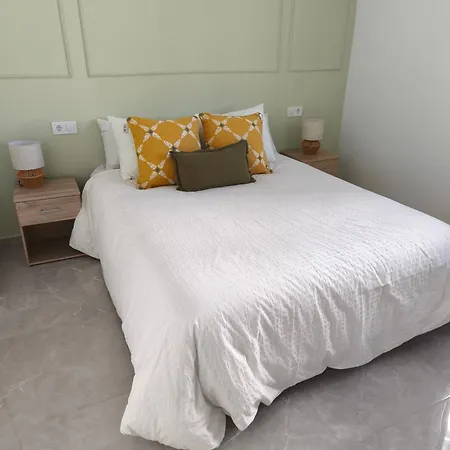 Apartamento Vivienda Con Azotea Privada, Recien Reformada, Muy Cerca De La Playa Rota