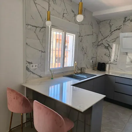 Vivienda Con Azotea Privada, Recien Reformada, Muy Cerca De La Playa Rota